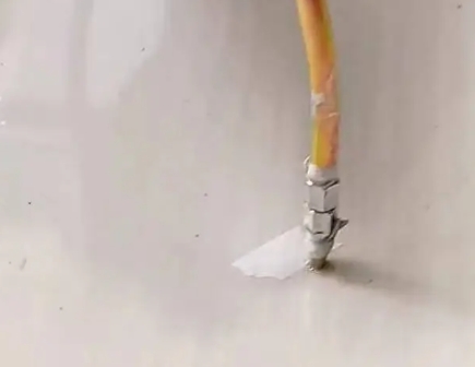 佳木斯市瓷砖空鼓维修公司专业解答在瓷砖铺贴过程中，如果使用的砂料过粗（如全部使用了粗砂），可能会导致以下问题
